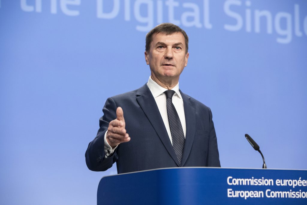 Press conference by Andrus Ansip, Vice-President of the EC in charge of Digital Single Market, Elżbieta Bieńkowska, Member of the EC in charge of Internal Market, Industry, Entrepreneurship and SMEs, Carlos Moedas, Member of the EC in charge of Research