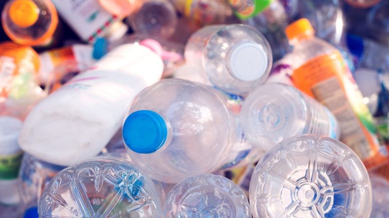 Bruxelles s’attaque aux objets en plastique jetables