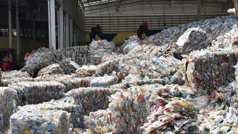 Le Royaume-Uni veut pénaliser les plastiques difficiles à recycler