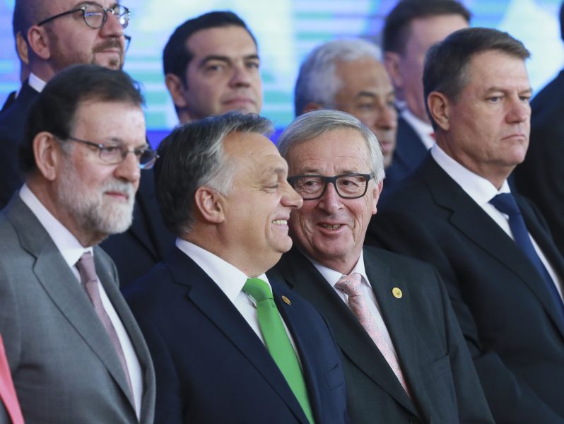 Juncker juge problématique la présence d'Orbán au PPE