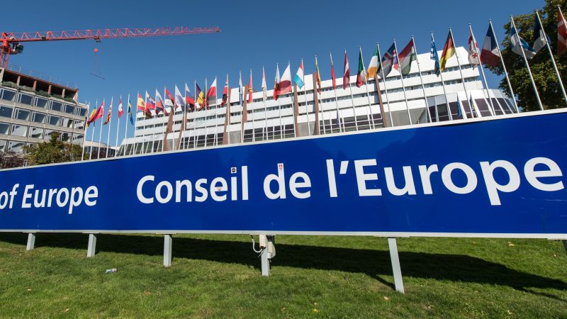 Le Conseil de l’Europe poussé à enquêter sur les violations de l’État de droit au Royaume-Uni