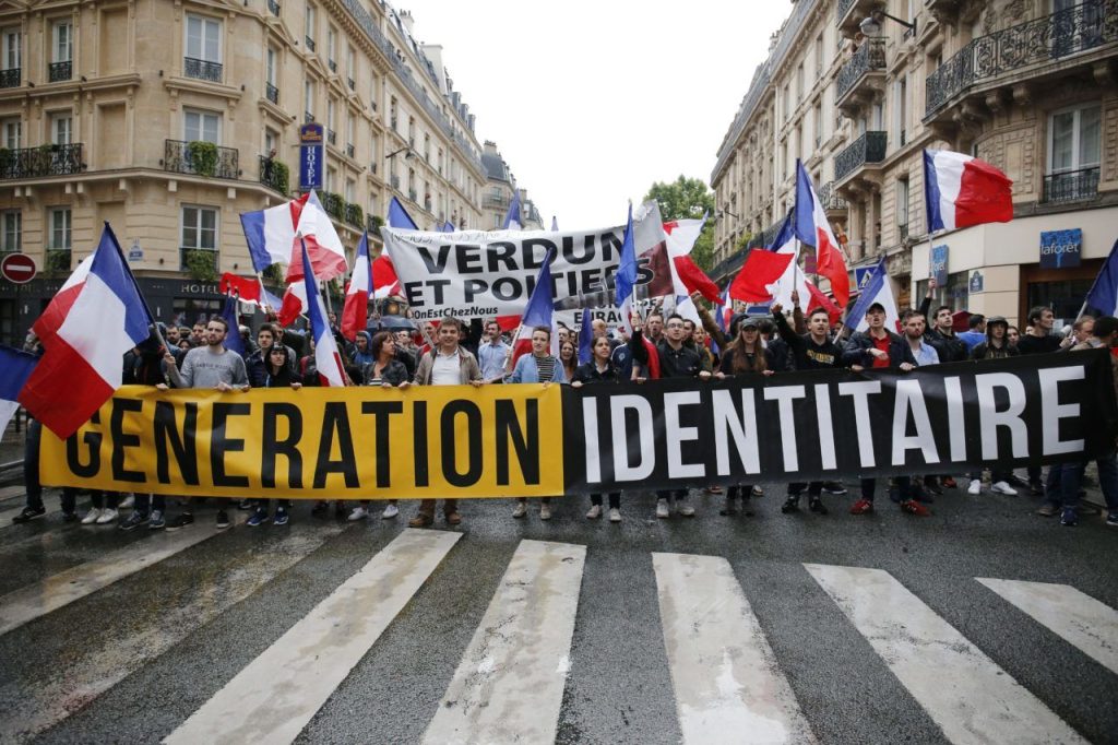 La dissolution du groupuscule Génération Identitaire est réclamée par de nombreuses associations et politiques en France.