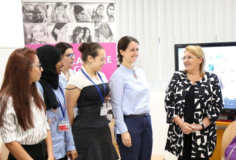 Voir les jeunes filles comme des leaders