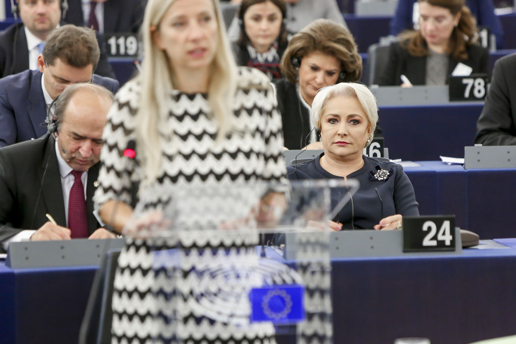 Viorica Dăncilă devant les eurodéputés à Strasbourg.