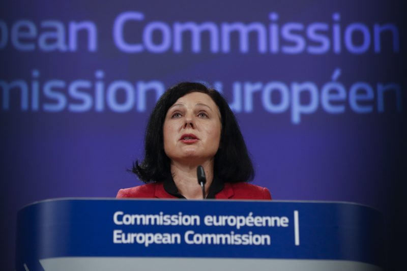 Protection des données: l’UE réclame un médiateur permanent aux États-Unis