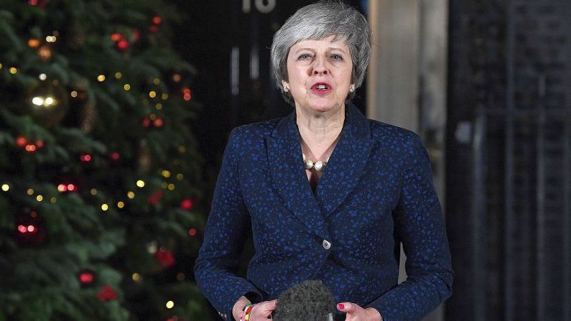 May remporte un vote de défiance, mais le paie cher