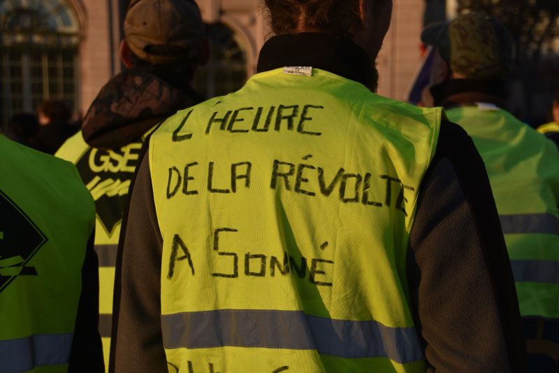 Les gilets jaunes pris au piège des réseaux sociaux