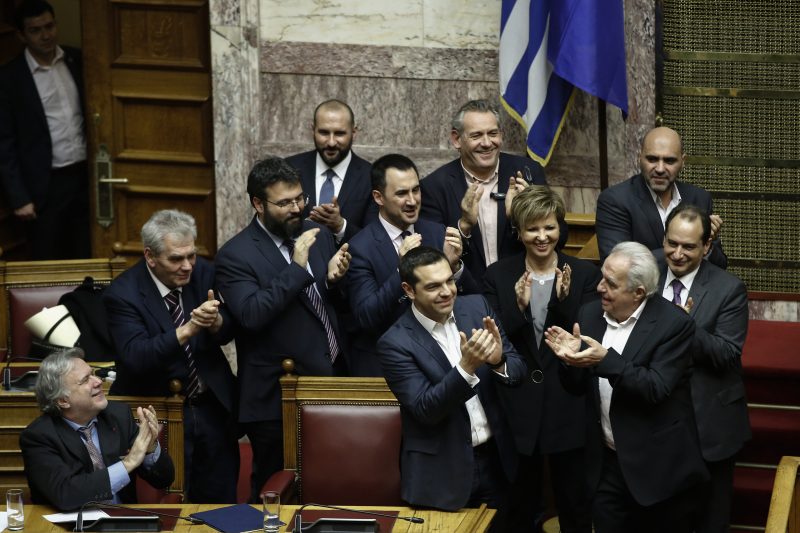 Tsipras remporte un vote de confiance au parlement grec