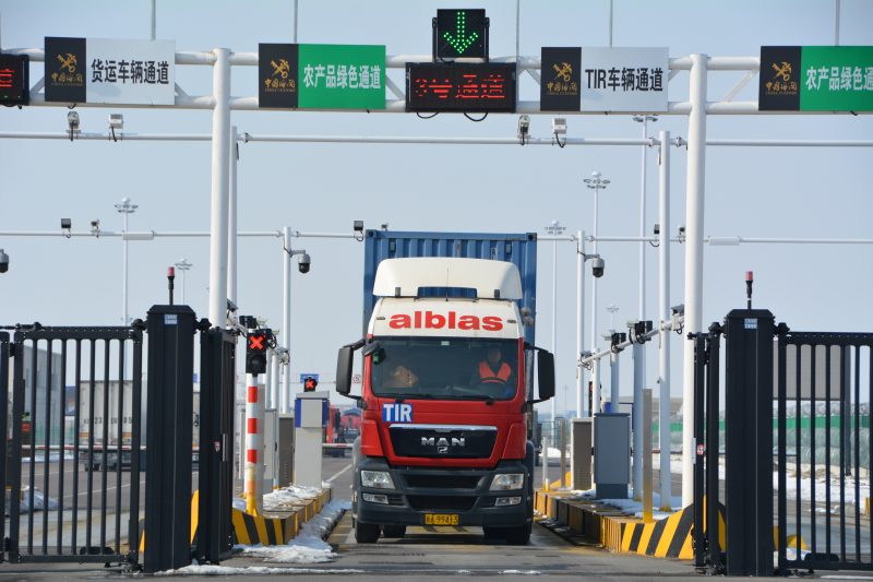 Un premier camion de marchandises relie l'Europe à la Chine