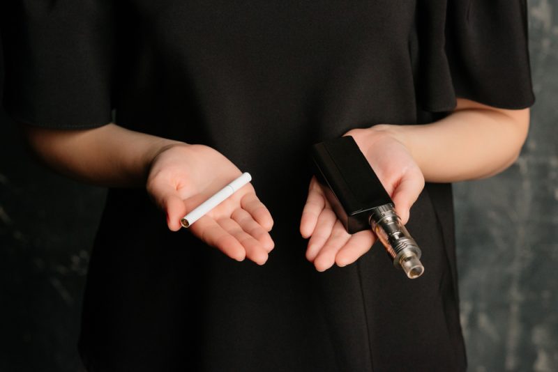 La Commission compare la cigarette électronique à du poison