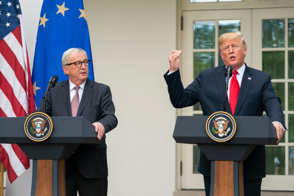 epaselect epa06910580 US President Donald J. Trump (R) and European Commission President Jean-Claude Juncker (L) make a joint statement in the Rose Garden of the White House in Washington, DC, USA, 25 July 2018. The President said that the US and EU have agreed to work towards zero tariffs, barriers, and subsidies.  EPA-EFE/JIM LO SCALZO