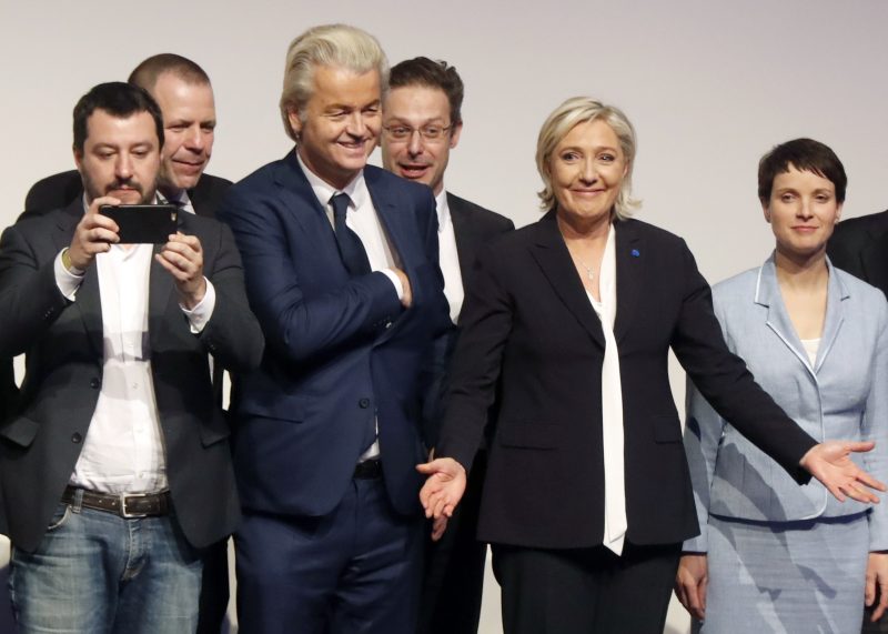Les votes de l'extrême-droite européenne contredisent son discours