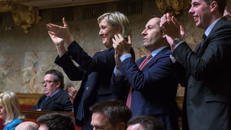 La justice saisit 2 millions d’euros au FN dans l'affaire des assistants d'eurodéputés
