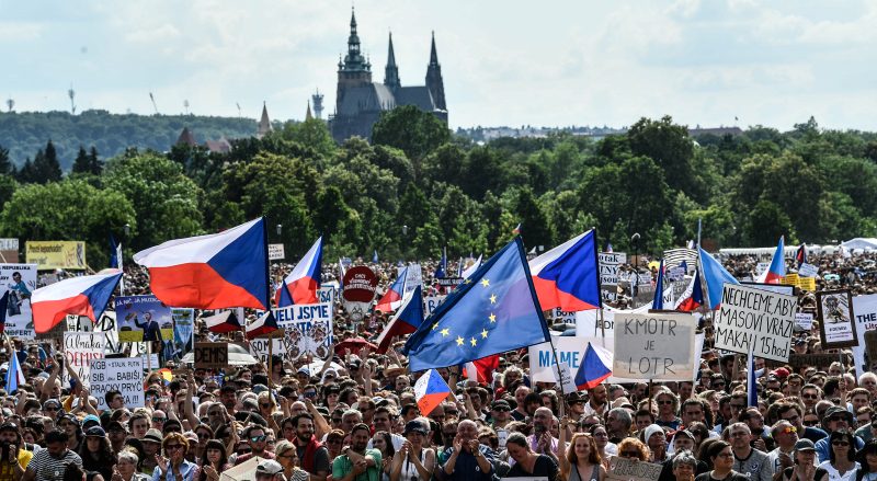 Comment les medias tchèques ont-ils couvert la plus grande manifestation depuis 1989