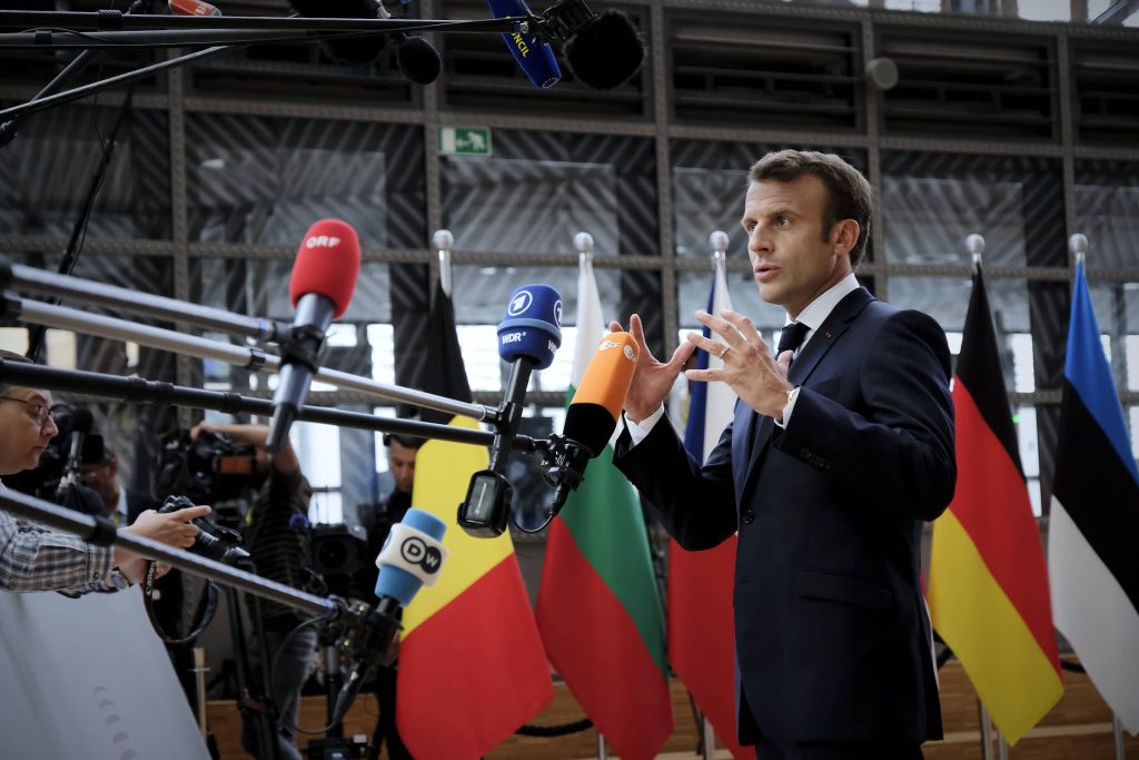 Emmanuel Macron a vertement critiqué le résultat du conseil européen.