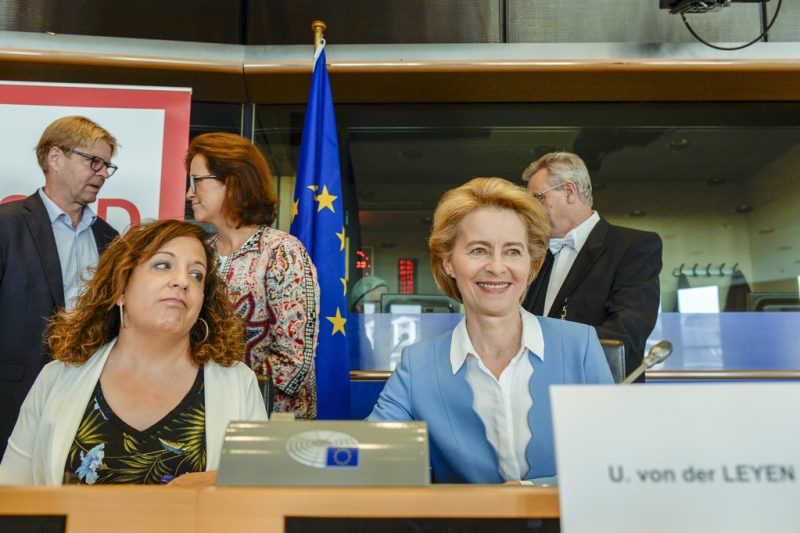 Ursula von der Leyen tente d’amadouer les socialistes