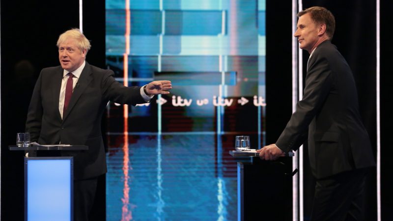 Débat tendu sur le Brexit entre Johnson et Hunt