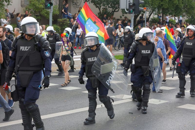 A l'Est, l’Église catholique ferraille contre la communauté LGBT