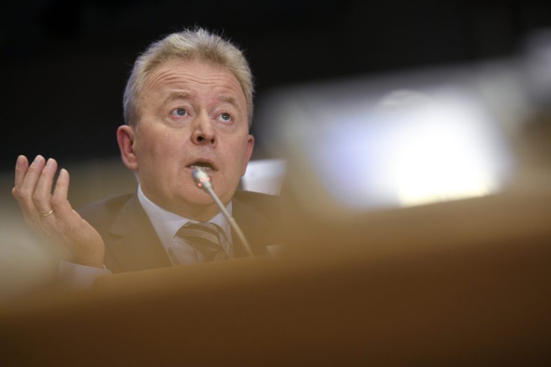 Au Salon de l’agriculture, le commissaire européen souhaite « un budget de la PAC ambitieux »