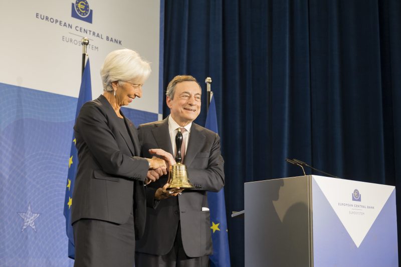 L’action de Mario Draghi saluée par Emmanuel Macron et Angela Merkel