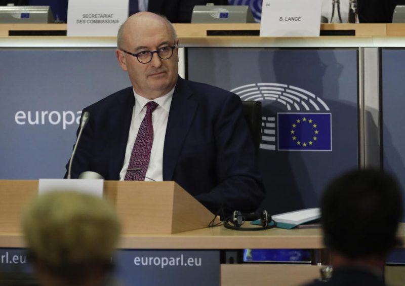 Phil Hogan promet de monter le ton face à la Chine