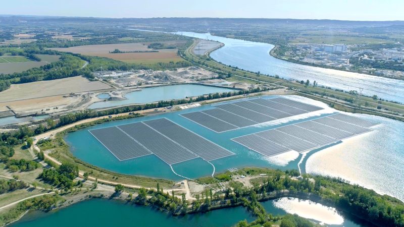 Le solaire flottant a la vent en poupe en France