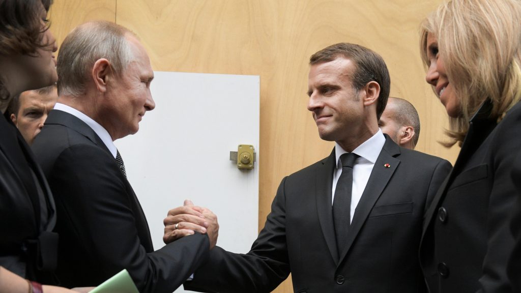 epa07882279 Russian President Vladimir Putin (C-L) and French President Emmanuel Macron (C-R)  with his wife Brigitte Macron (R), after a public ceremony to pay last respects to French former President Jacques Chirac in Paris, France, 30 September 2019. Jacques Chirac died on 26 September in Paris, aged 86. The 30th September 2019 has been declared a day of national mourning in France.  EPA-EFE/ALEXEI DRUZHININ / SPUTNIK / KREMLIN POOL MANDATORY CREDIT
