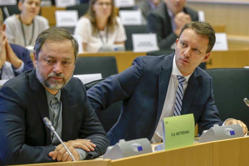 Le Parlement renverse le gouvernement roumain