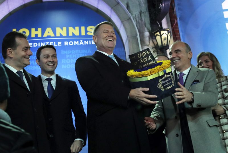 Roumanie: le pro-européen Iohannis réélu à la présidence