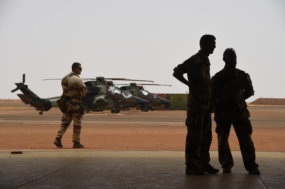 Des soldats de l&rsquo;opération Barkhane, en 2019 au Mali. Photo EPA-EFE/CHRISTOPHE PETIT TESSON / POOL