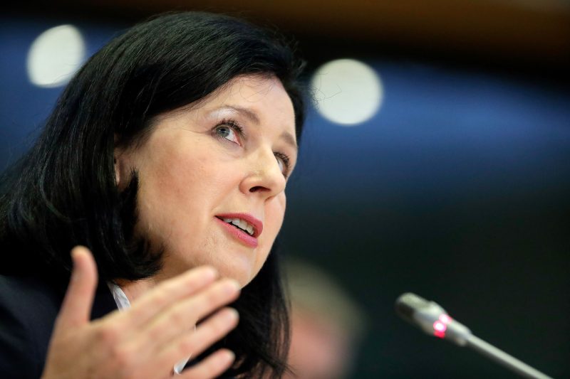 Réglementer les plateformes pour défendre la démocratie, une priorité pour  Věra Jourová