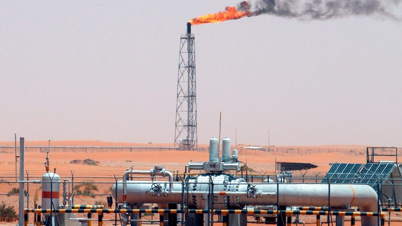 Pétrole : "L'Arabie saoudite et la Russie doivent mettre leur rancune de côté pour sauver le marché"