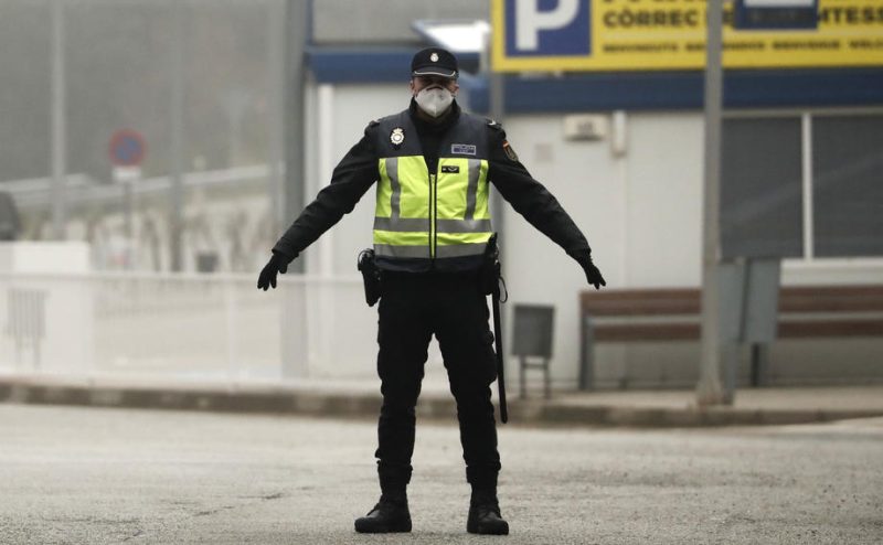 Le retour à la normale s'éloigne pour une France en état d'urgence sanitaire