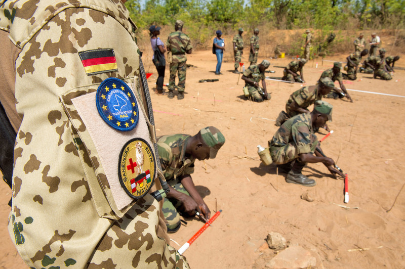 Au Mali, l’UE suspend sa mission de formation des soldats