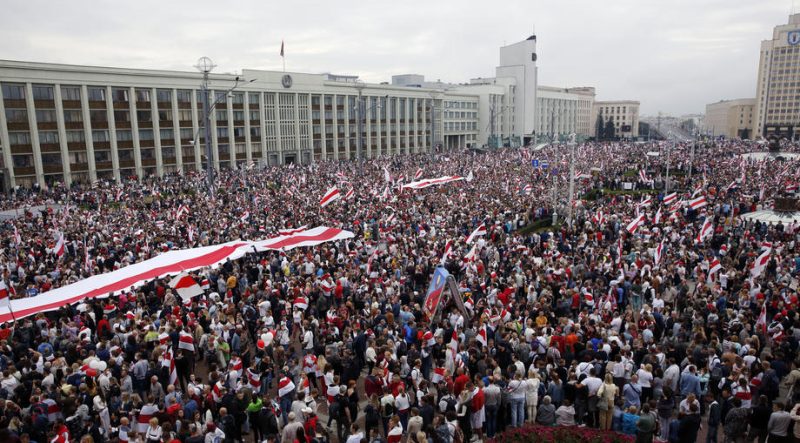 Bélarus: mobilisation en masse contre Loukachenko pour le deuxième dimanche consécutif