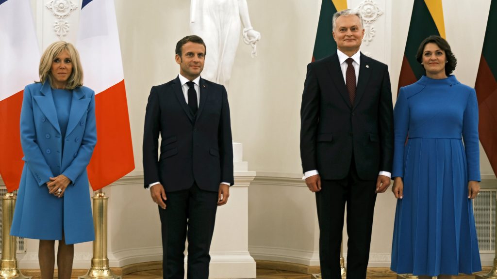 epa08704465 Lithuanian President Gitanas Nausada (C-R) and his wife Diana Nausediene (R) welcome French President Emmanuel Macron (C-L) and his wife Brigitte Macron (L) in Vilnius, Lithuania, 28 September 2020. Macron is on a two-days official visit in Lithuania.  EPA-EFE/Valda Kalnina