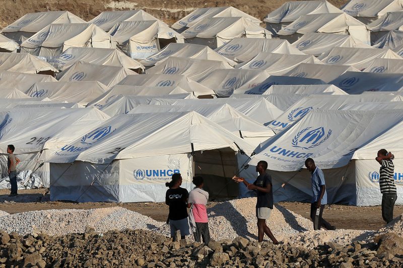Un nouveau camp sera construit à Lesbos, mais les migrants resteront sans abri cet hiver
