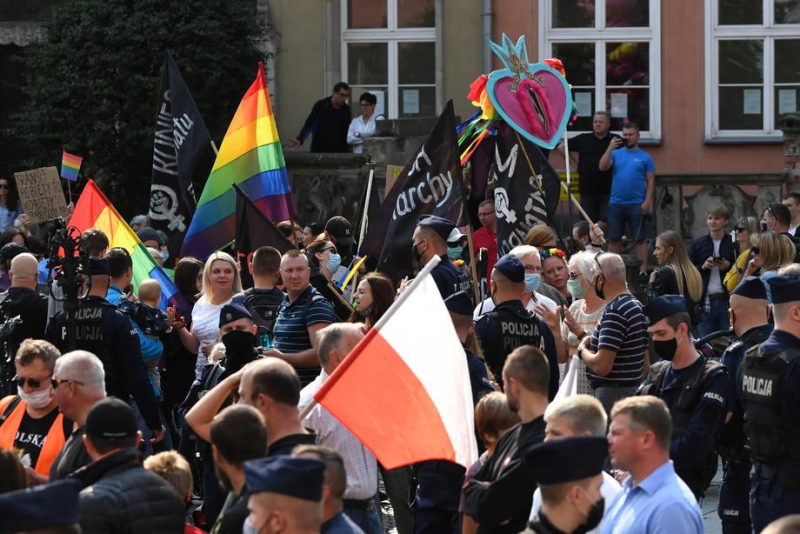 Pologne: les eurodéputés alertent sur l'Etat de droit et le sort des LGBTI