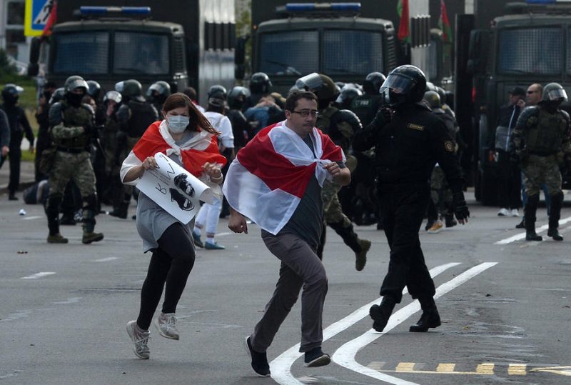 Biélorussie : plus de 100 000 manifestants et 400 arrestations dans la capitale Minsk