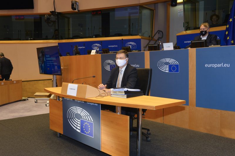 Commerce : Valdis Dombrovskis entend parer aux intimidations des États-Unis et de la Chine