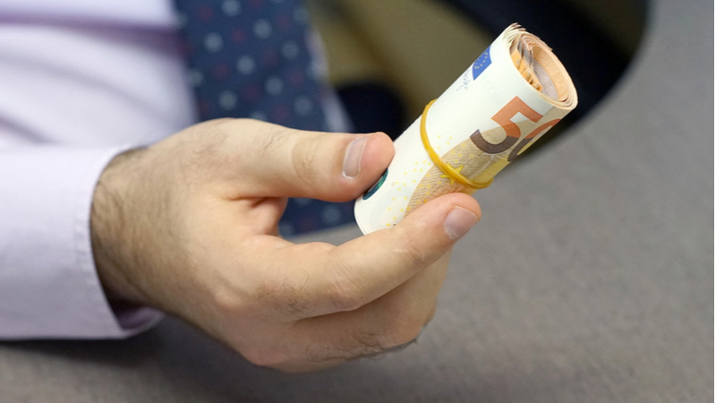 Corruption : un coût de près de 1 000 milliards d’euros par an pour l’UE