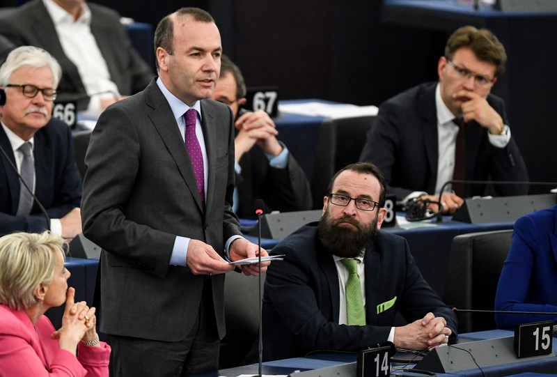 Le bras droit de Viktor Orban démissionne après son arrestation lors d’une orgie à Bruxelles