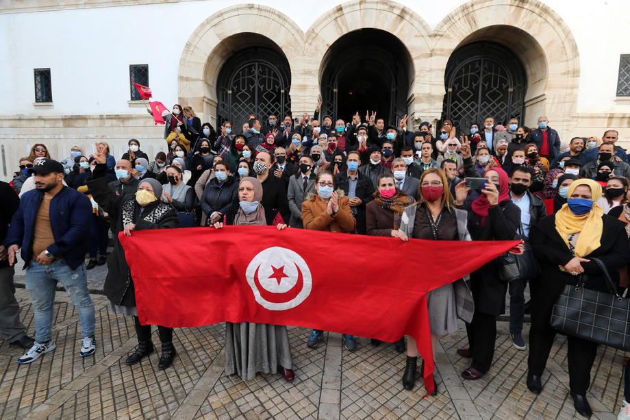 Clerks and justice officials demand better working conditions