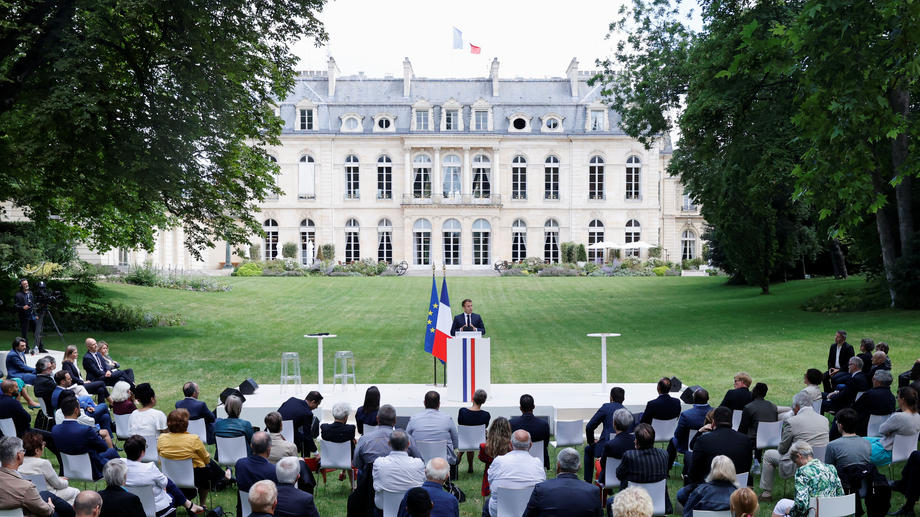 French President Emmanuel Macron meets French citizens&rsquo; council over environment proposals in Paris