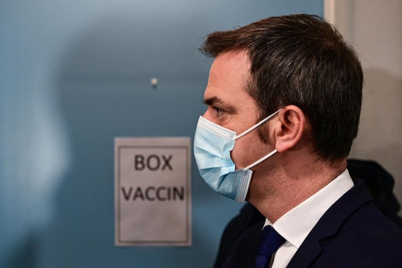 Vaccination Covid-19 : le gouvernement rame pour atteindre un "rythme de croisière"