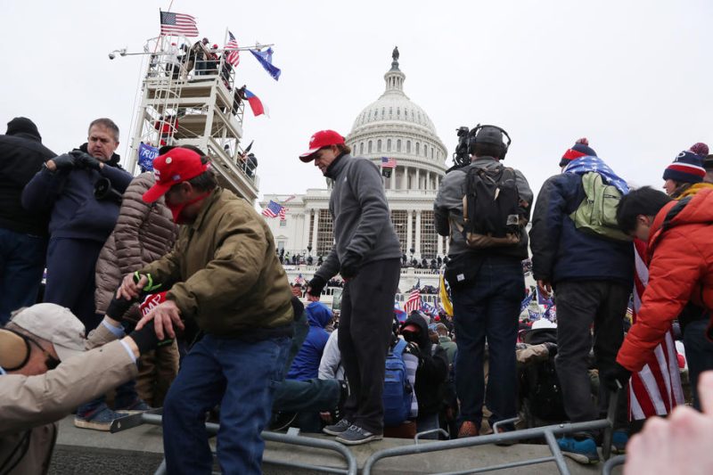 Quatre morts après l’assaut des pro-Trump au Capitole, selon la police