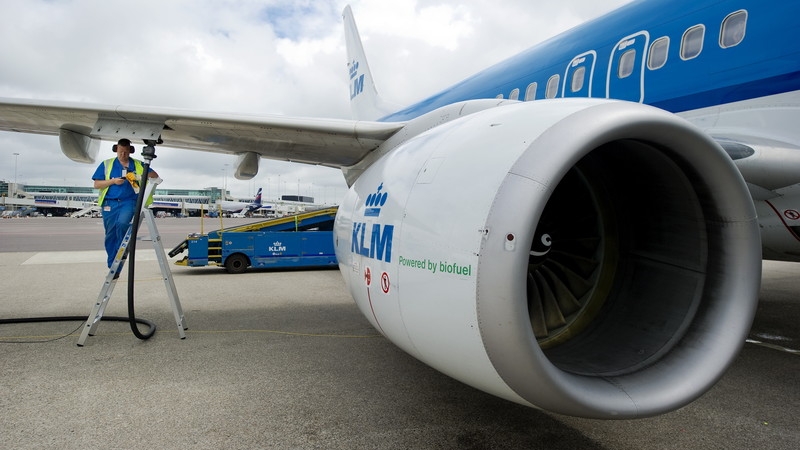 La France et sept autres pays de l'UE appellent à rendre obligatoire le carburant vert dans l'aviation