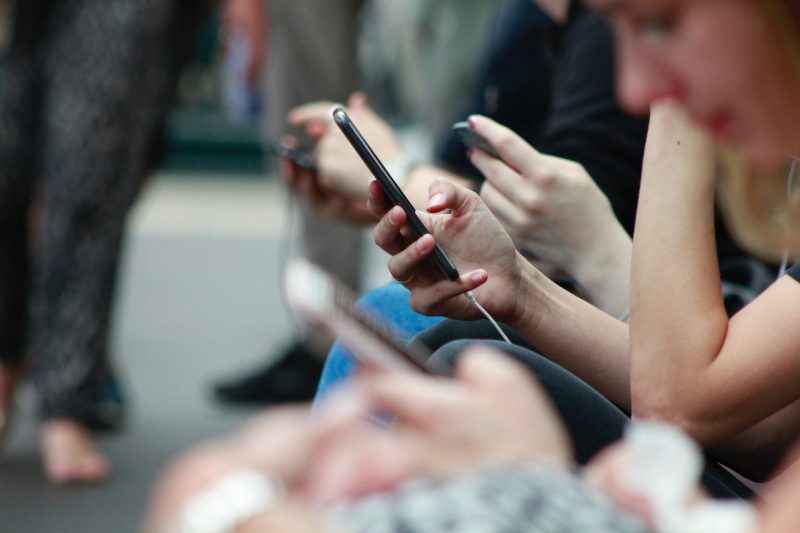Télécoms: Bruxelles veut prolonger de 10 ans la suppression du "roaming" dans l'UE
