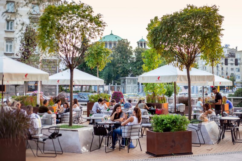 La Bulgarie va rouvrir ses restaurants malgré la troisième vague
