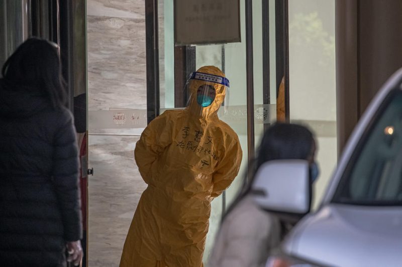L'OMS à l'Institut de virologie de Wuhan, l'UE envisage les vaccins russe et chinois